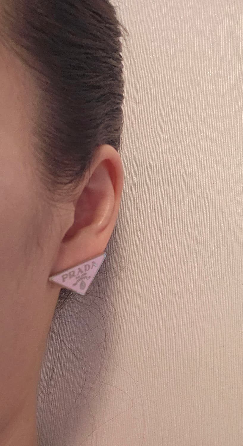 프라다 업사이클링 삼각로고 귀걸이 핑크 상품이미지7