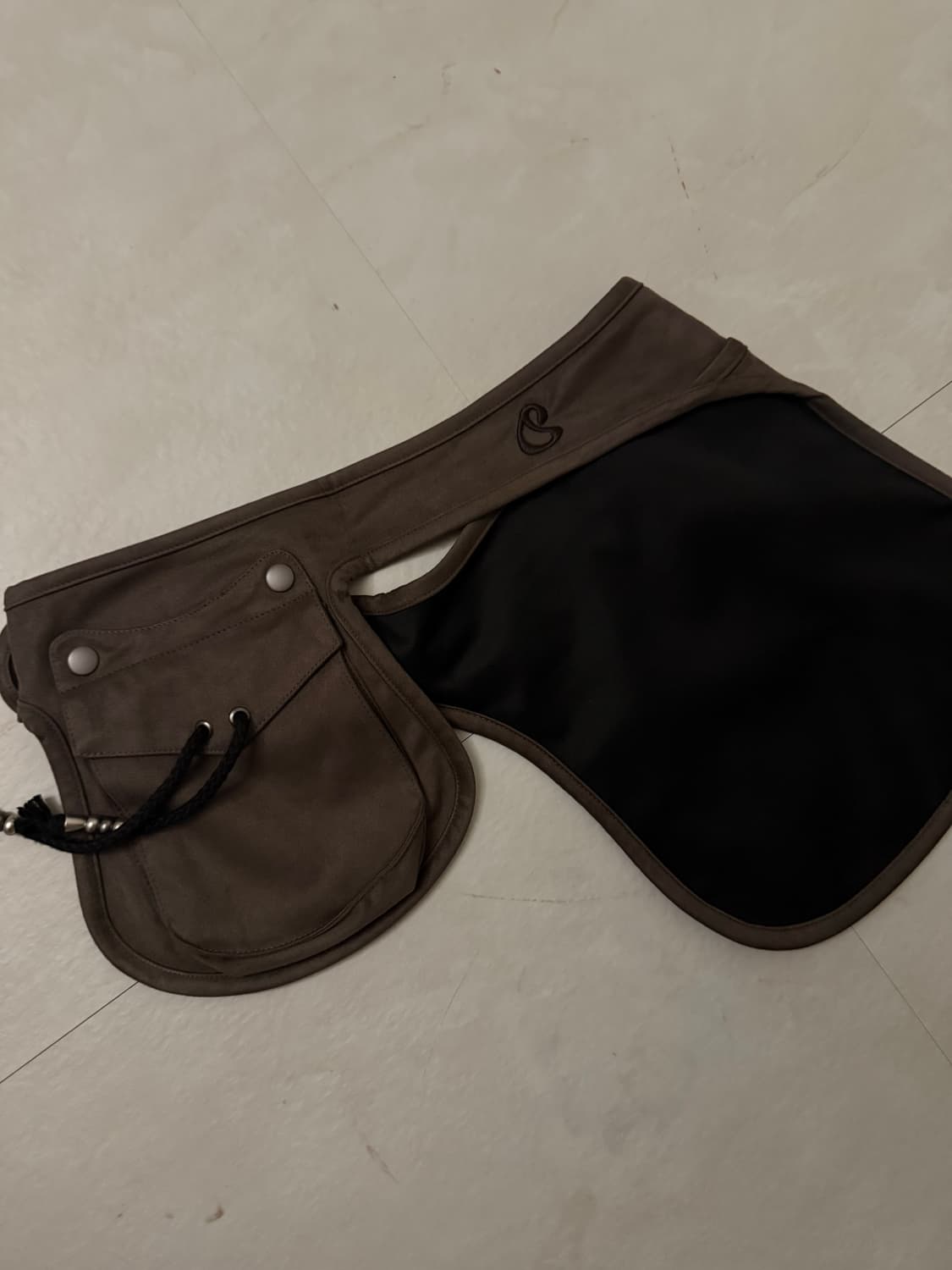 코이세이오 벨트백 브라운 상품이미지1