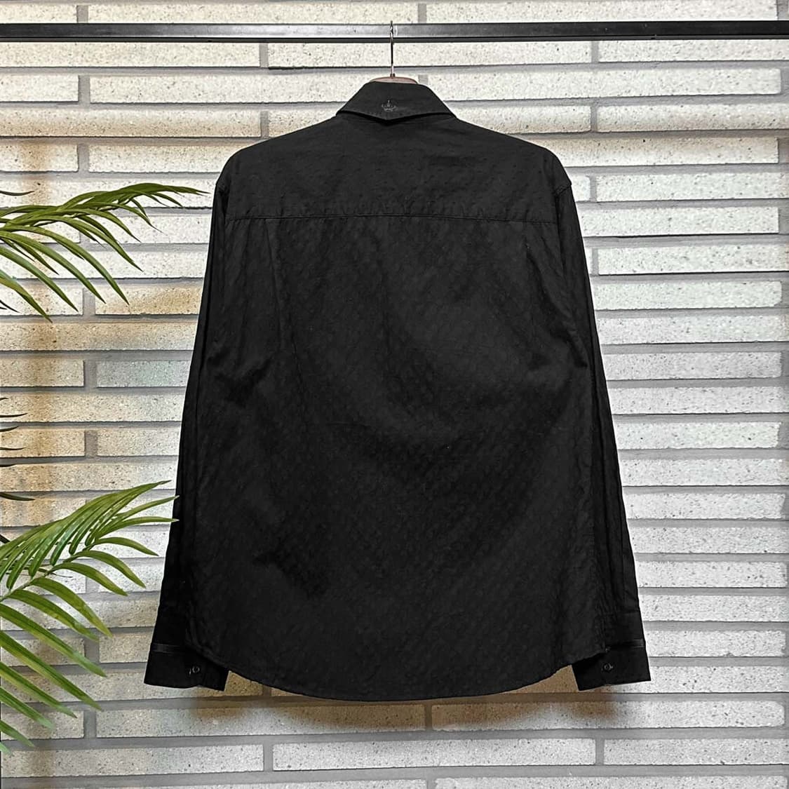 USA VINTAGE 긴팔 셔츠 플로럴 자수 핀턱 히든 버튼 디테일 블랙 상품이미지3