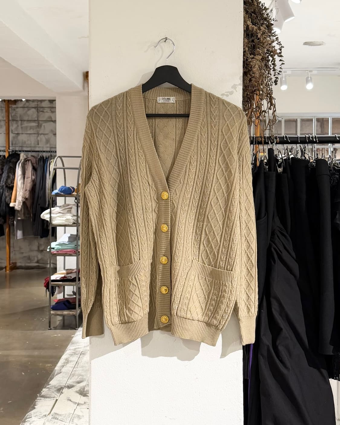 셀린느 베이지 금장 버튼 케이블 니트 가디건 상품이미지1