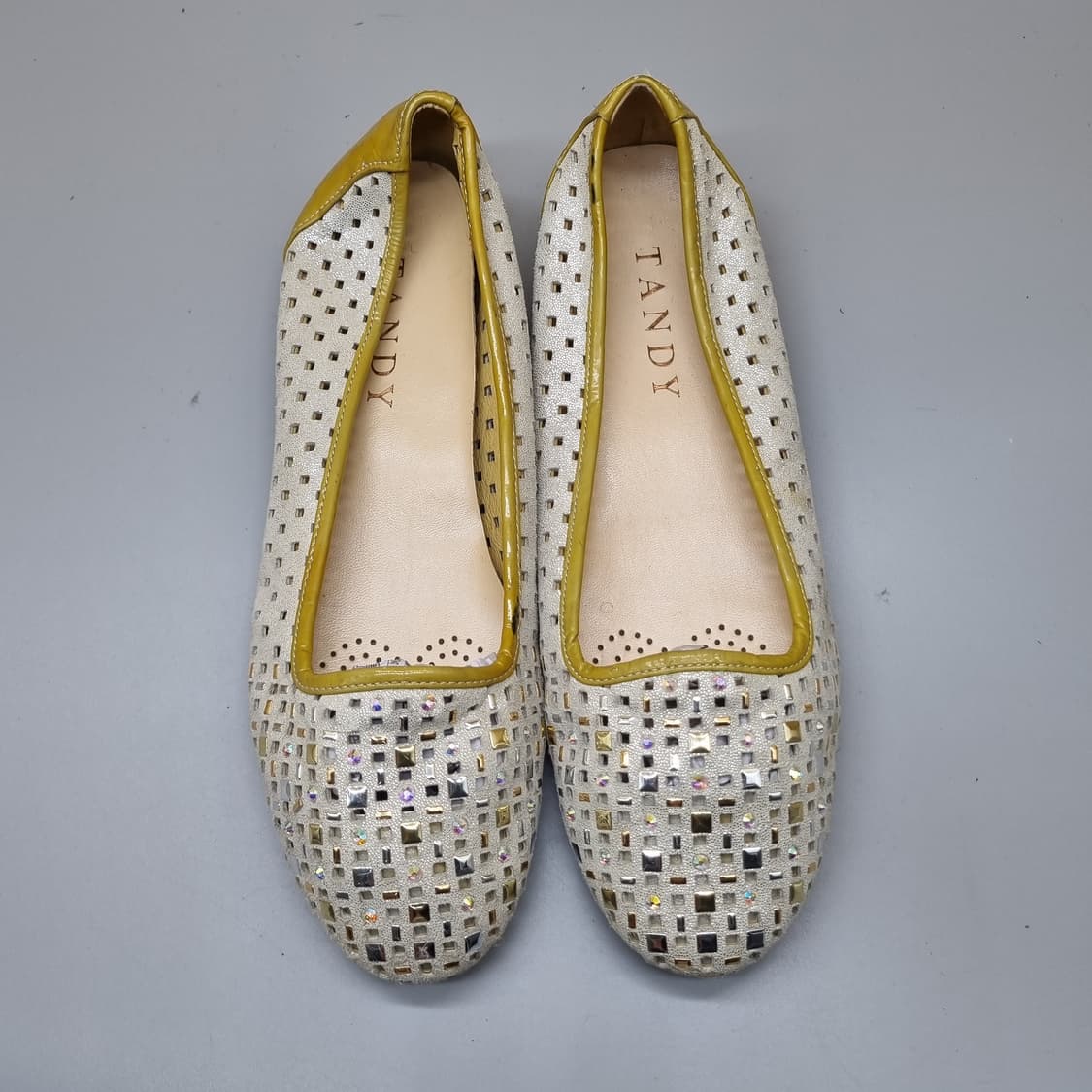 탠디 여성펀칭 플랫슈즈 240 상품이미지2