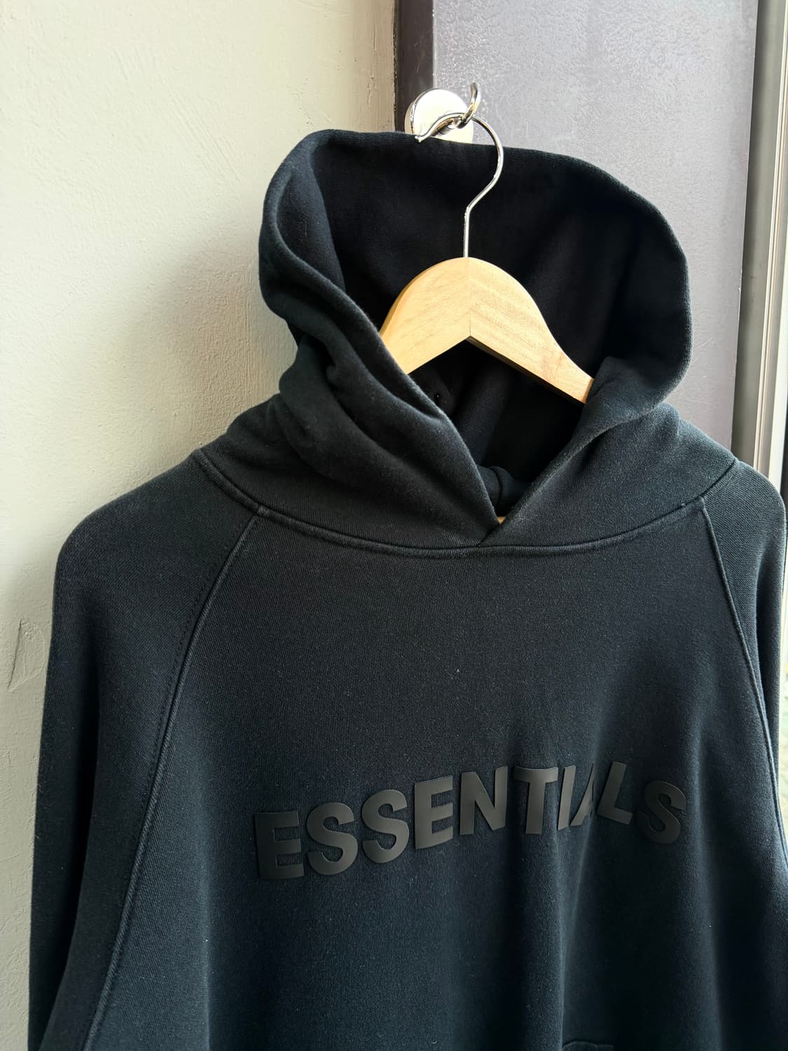 L/ 피어오브갓 에센셜 프론트로고 후드티 상품이미지3