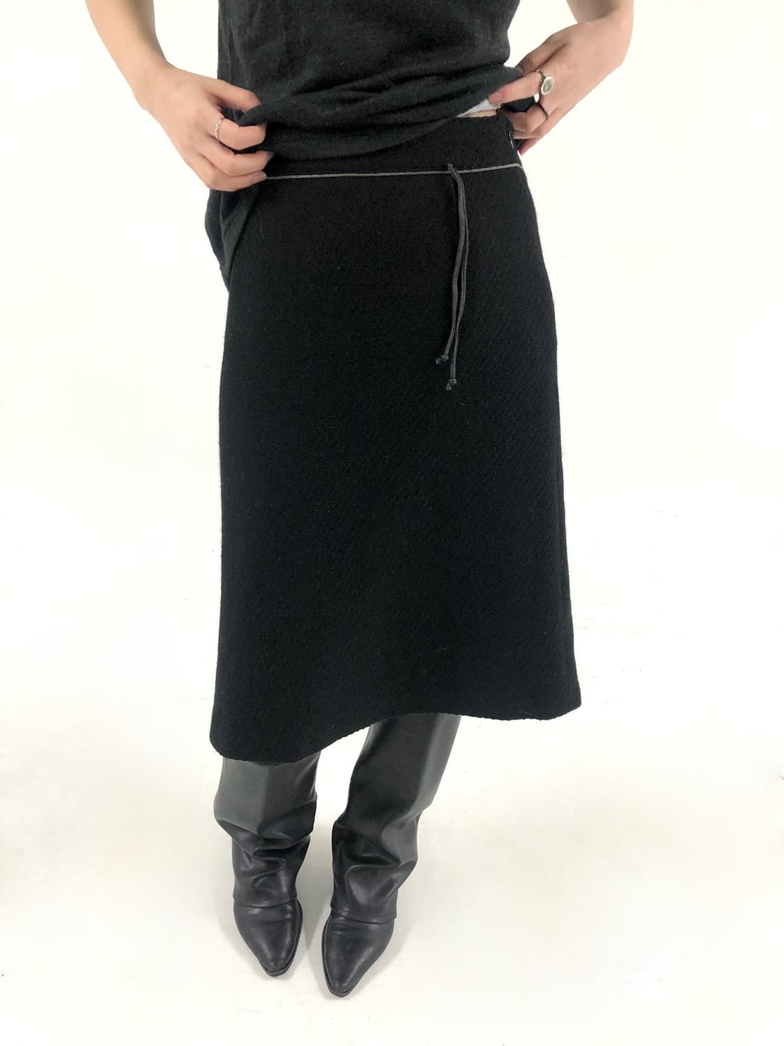 String Accent Diagonal-Line Midi Skirt 상품이미지1