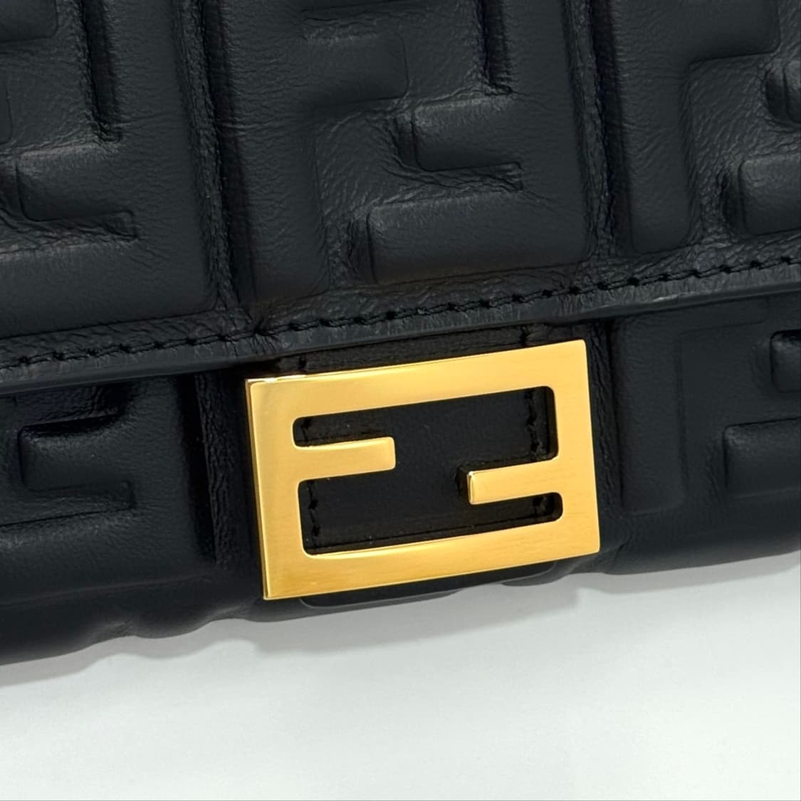 펜디 WOC 체인 장지갑 크로스백 블랙 (8M0365) 상품이미지8