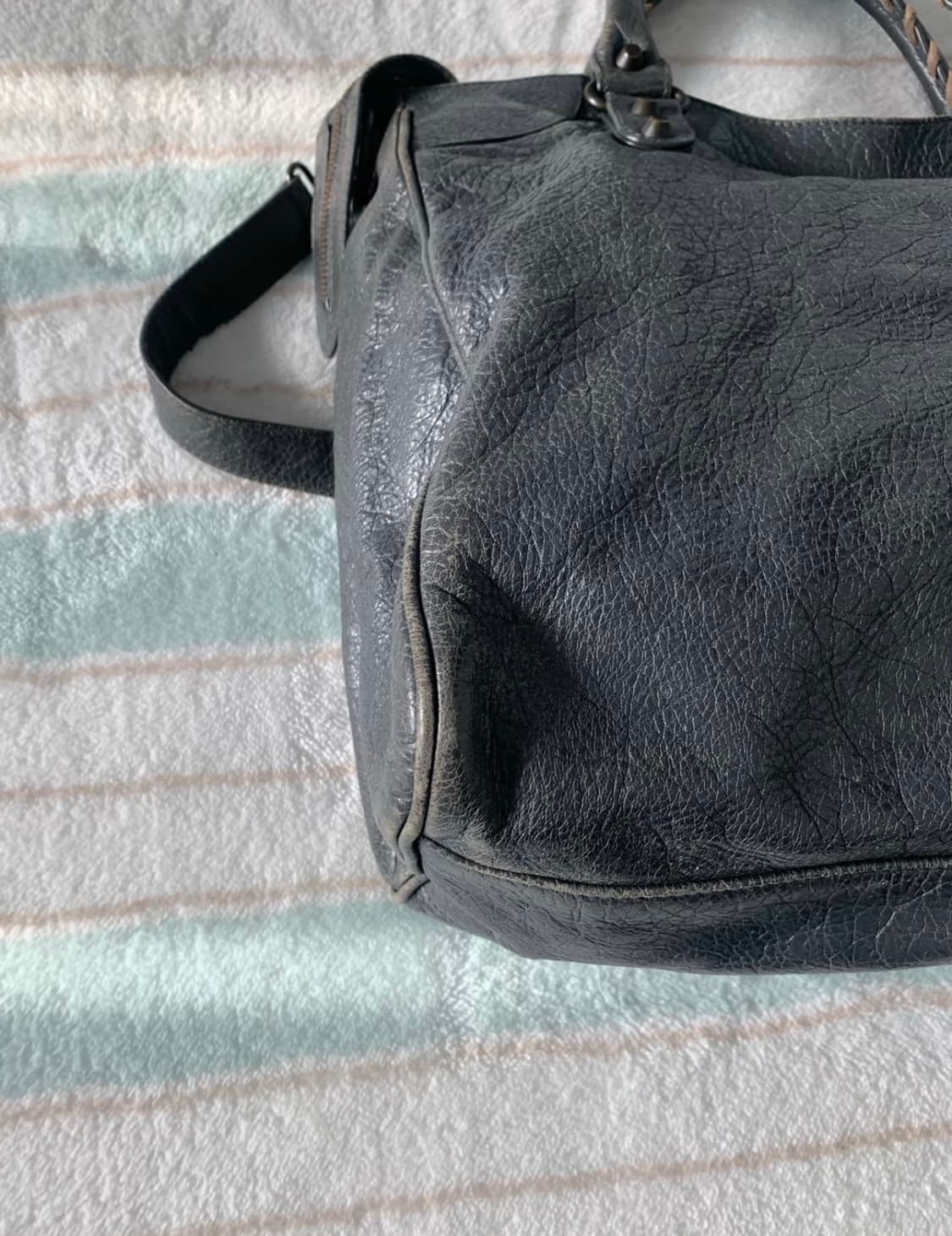 발렌시아가 클래식 시티 벨로백 볼케닉 락 상품이미지5