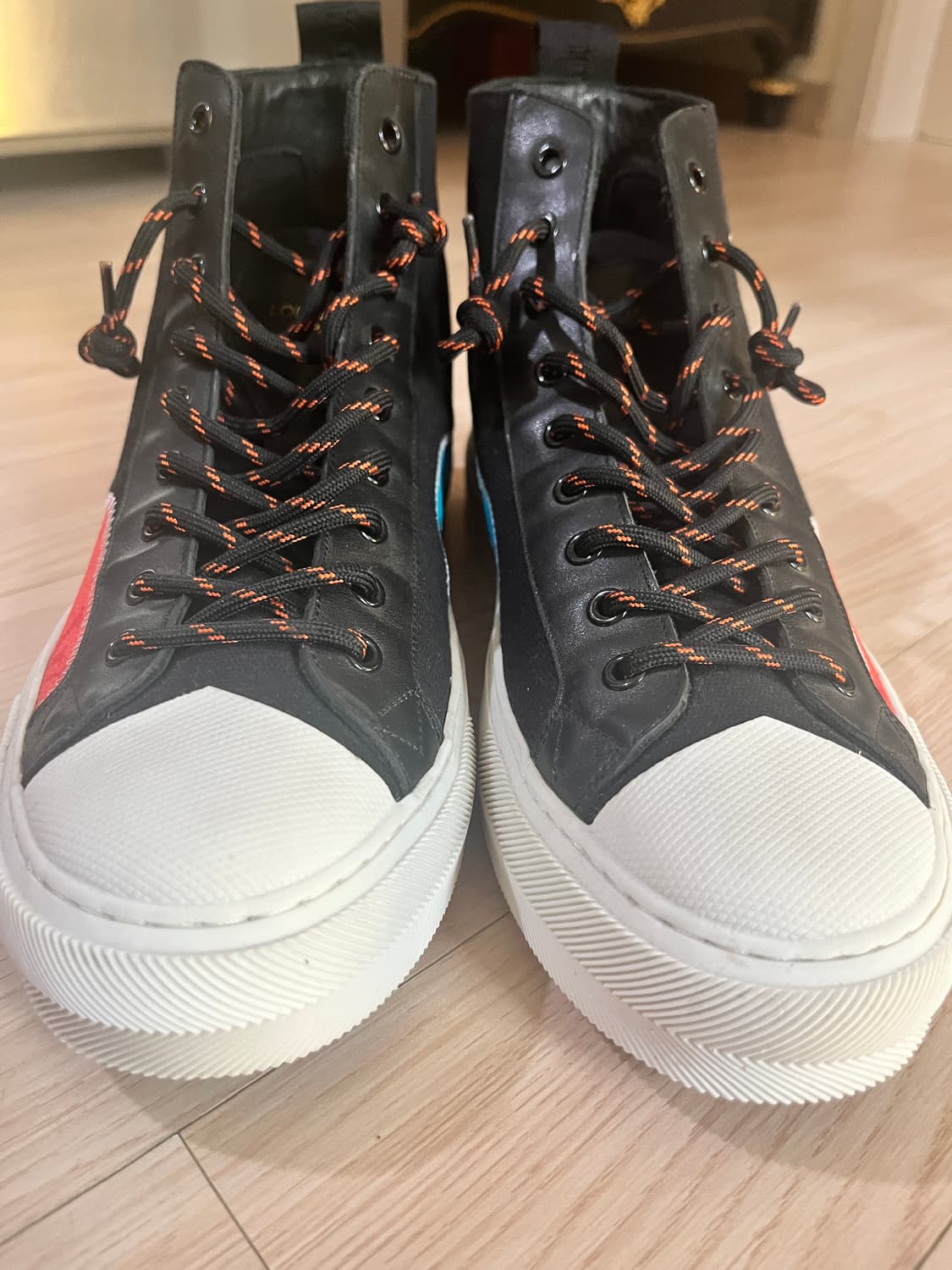 루이비통 하이탑 스니커즈 판매합니다 상품이미지4