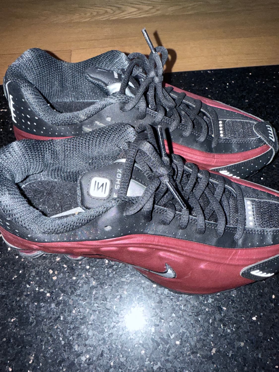 나이키 샥스 R4 블랙 팀 레드 상품이미지2