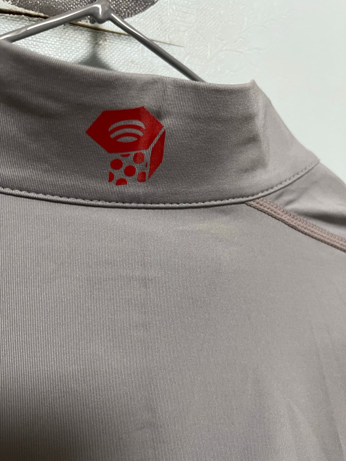 마운틴하드웨어 하프집업 긴팔티 그레이 상품이미지3