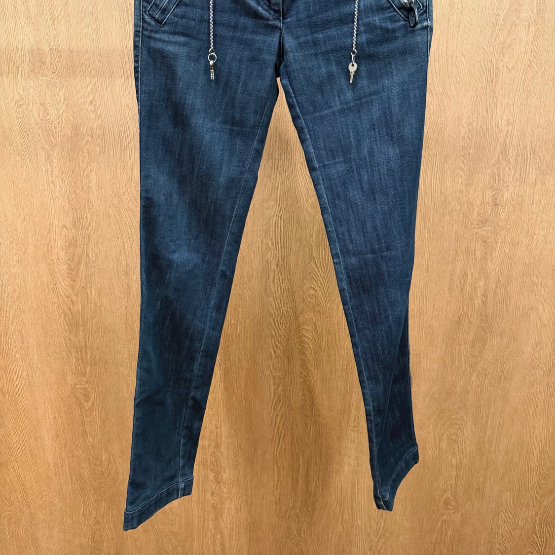 돌체앤가바나 워싱 데님 팬츠 슬림핏 지퍼 포켓 사이드 체인 디테일 흑청 상품이미지5