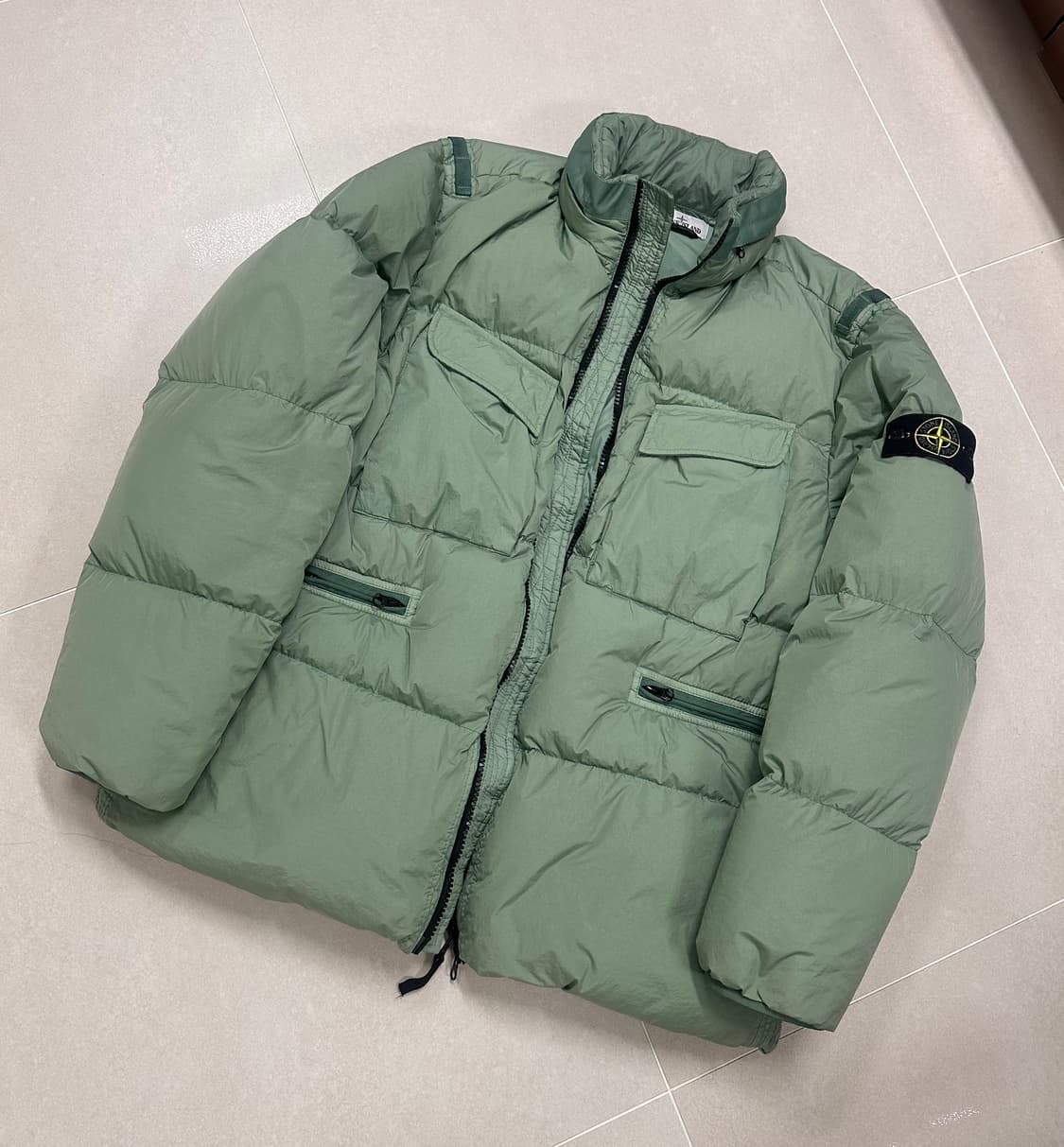 [XL] 정품 스톤아일랜드 22FW 크링클랩스 논후드 패딩 세이지 상품이미지1