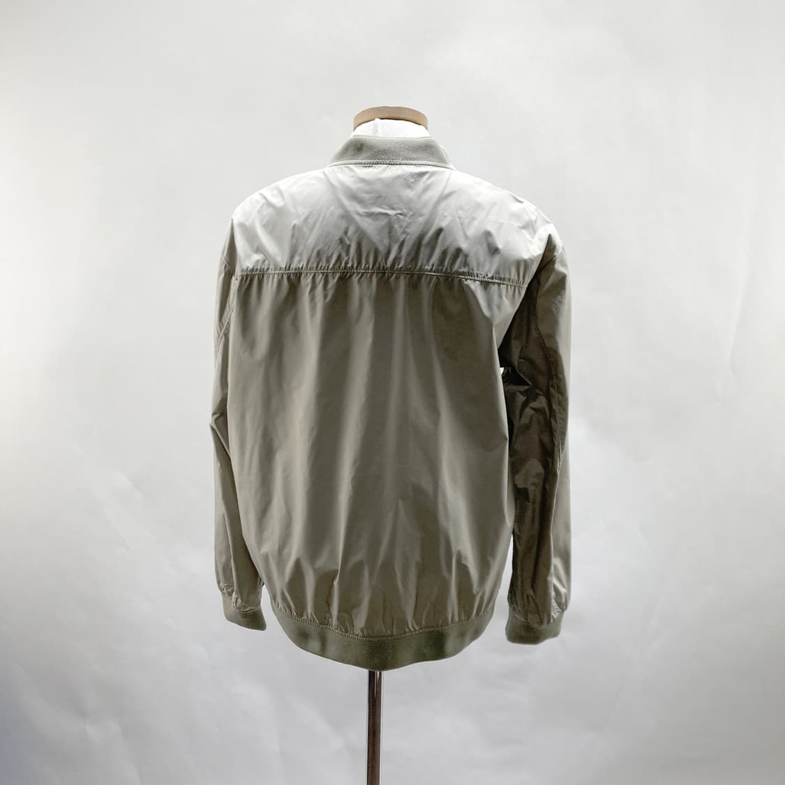 ESSENTIAL 헹텐 남성바람막이집업자켓 L 상품이미지3