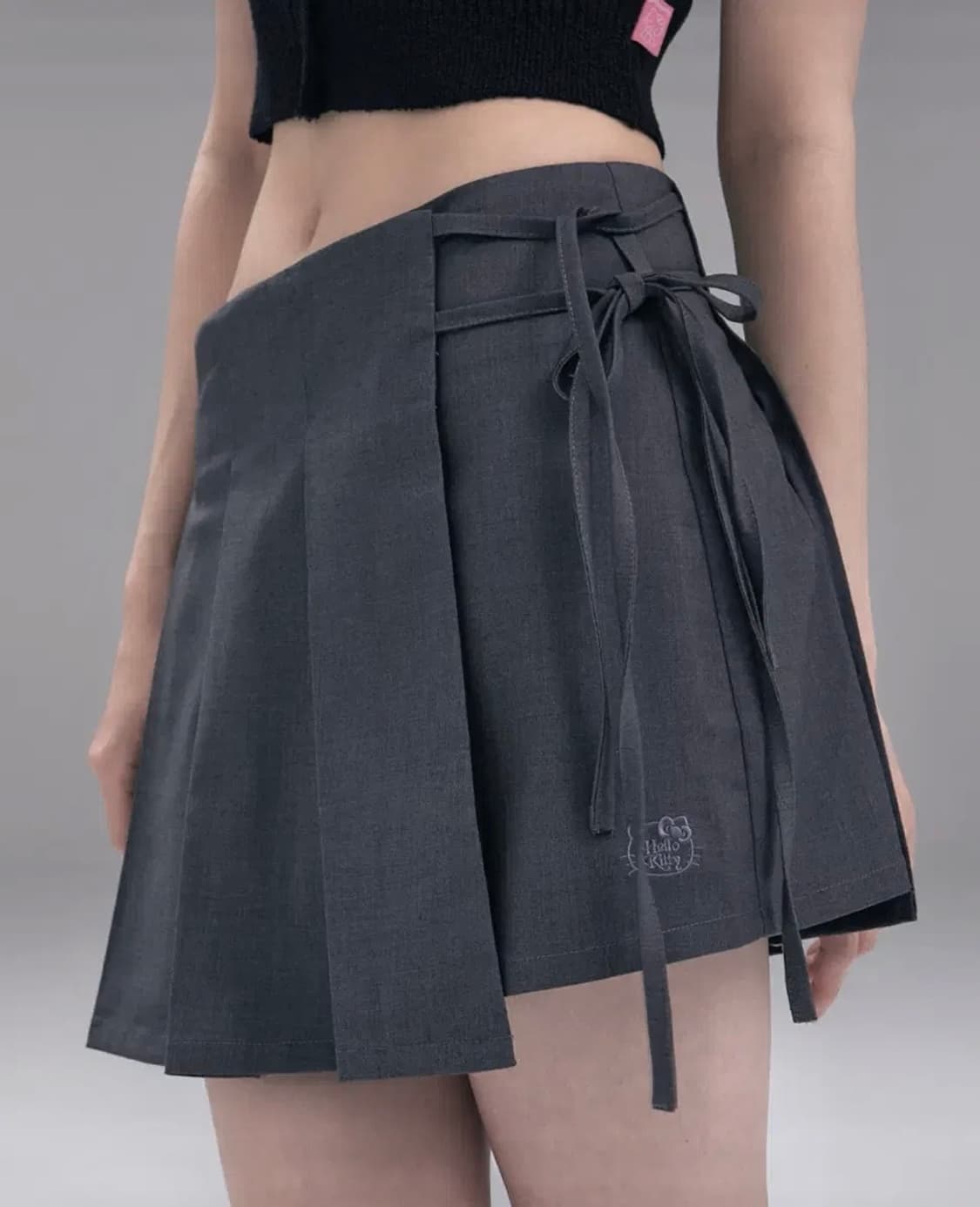 [오디너리 홀리데이X헬로키티] 플리츠 랩 스커트 그레이 S 상품이미지1