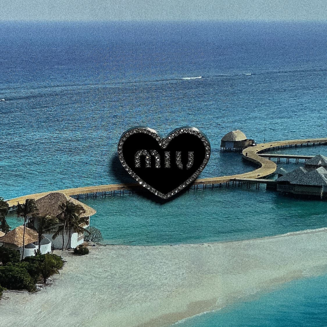 미우미우 블랙 하트 파베 브로치 상품이미지1