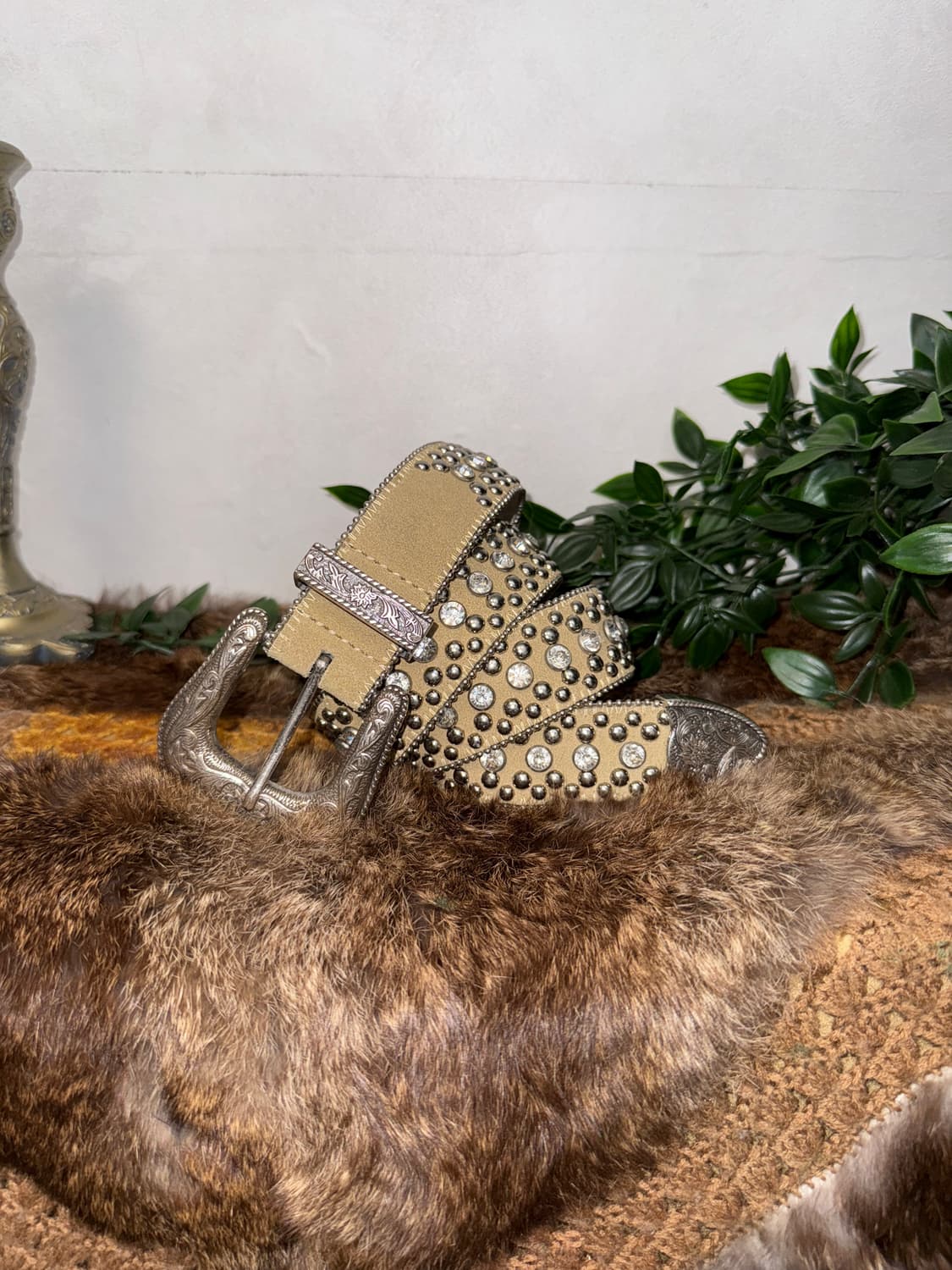 Guess beige cubic stud western belt 상품이미지1