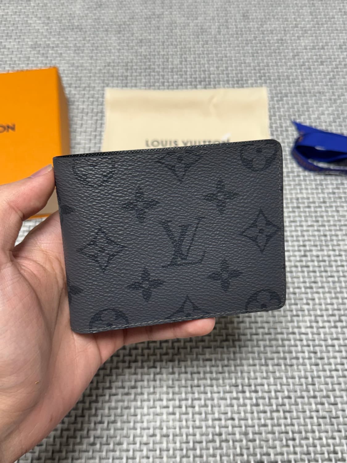 루이비통 리버스 모노그램 반지갑 상품이미지1