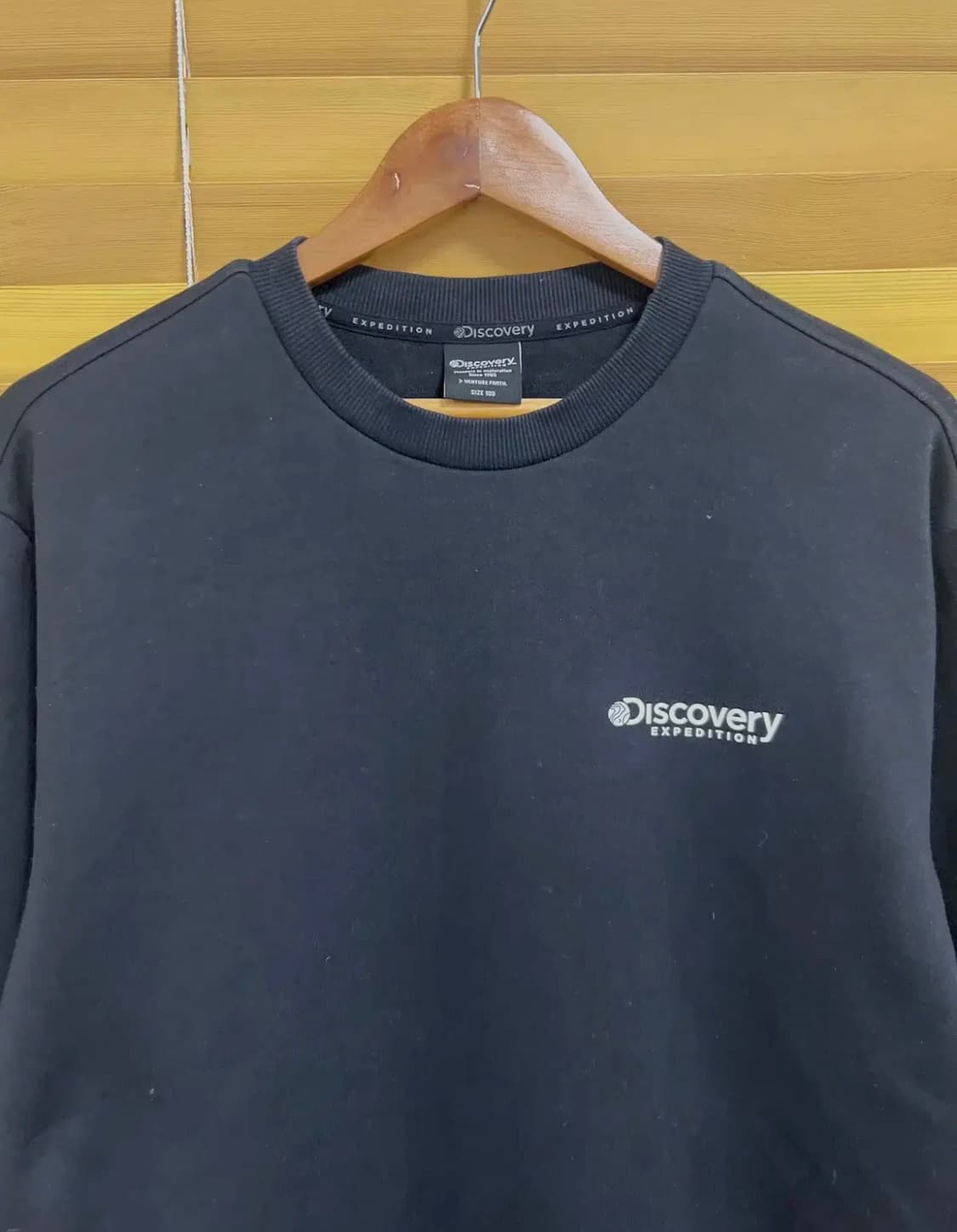 디스커버리 남성 블랙 맨투맨티셔츠 상품이미지1