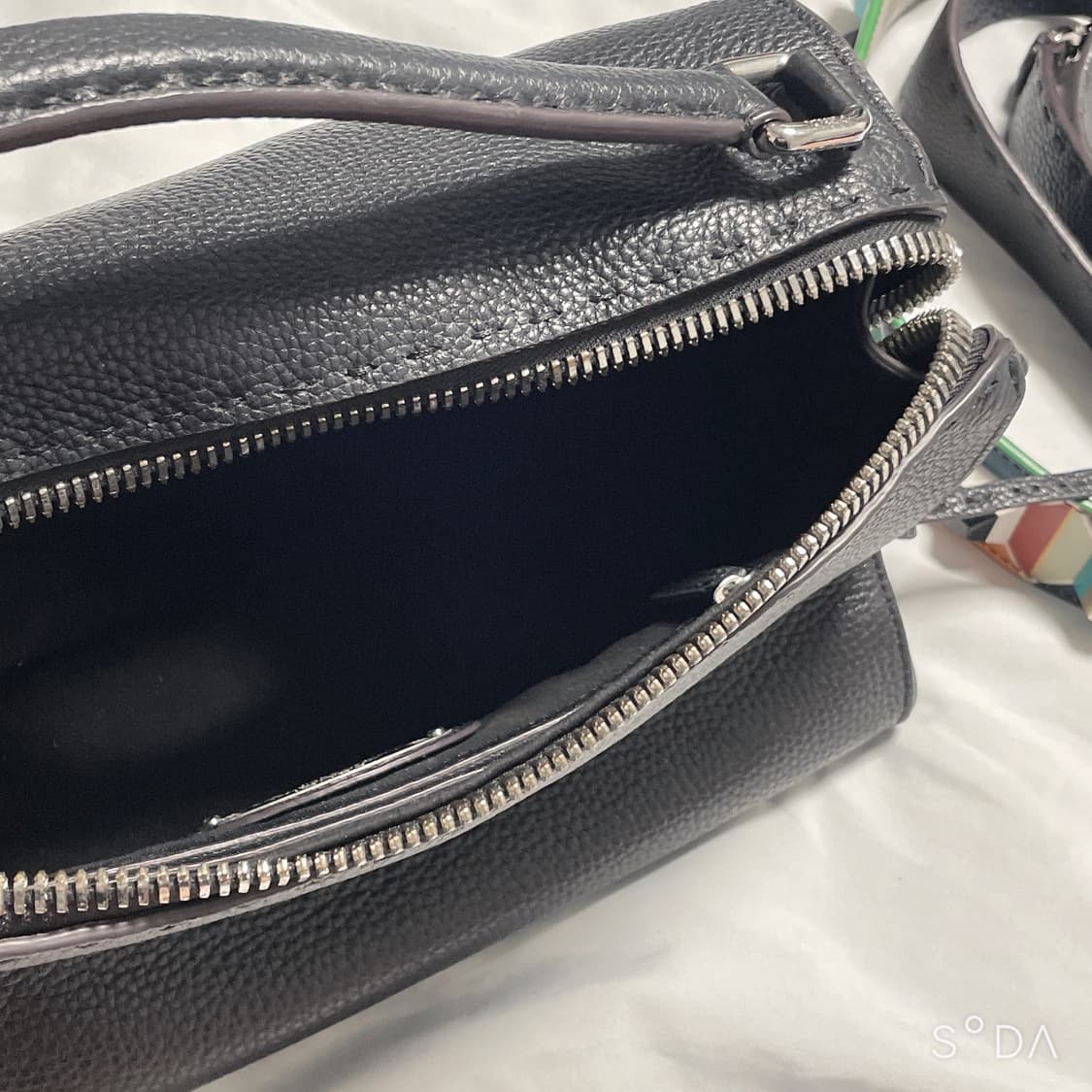 펜디 블랙 가죽 토트백 상품이미지8