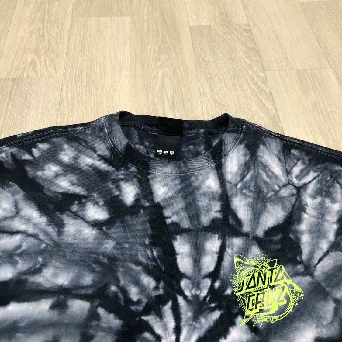 (XL) 뉴에라 X 산타크루즈 타이 다이 로고 티셔츠 상품이미지8