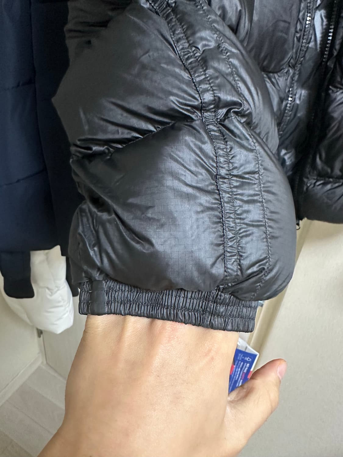 cp컴퍼니 dd쉘 패딩 24fw M 블랙 상품이미지2