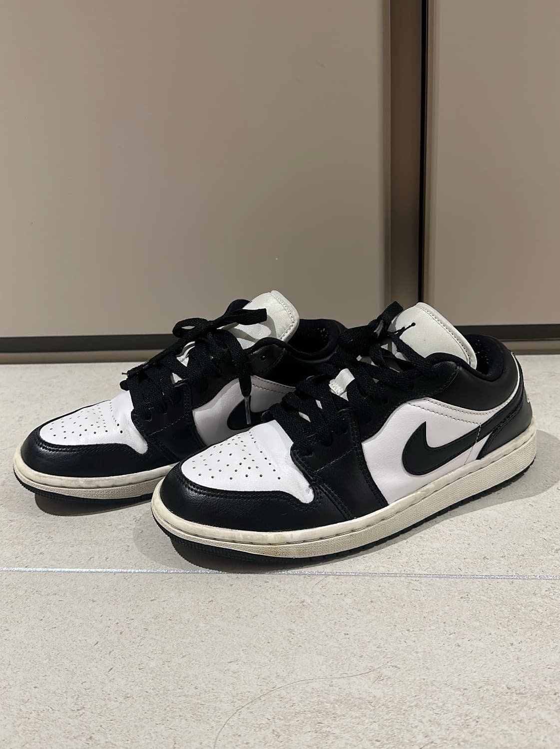 Nike Air Jordan 1 Low Black & White 상품이미지2