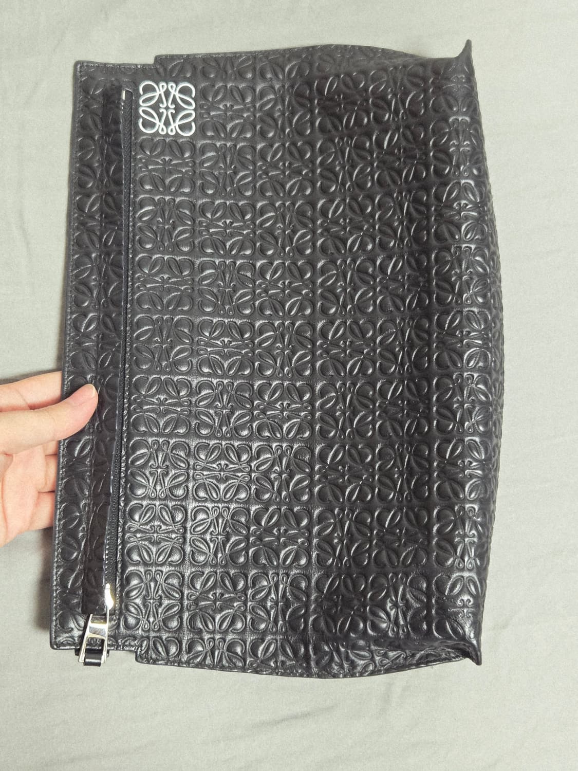 로에베 클러치 티파우치 상품이미지3