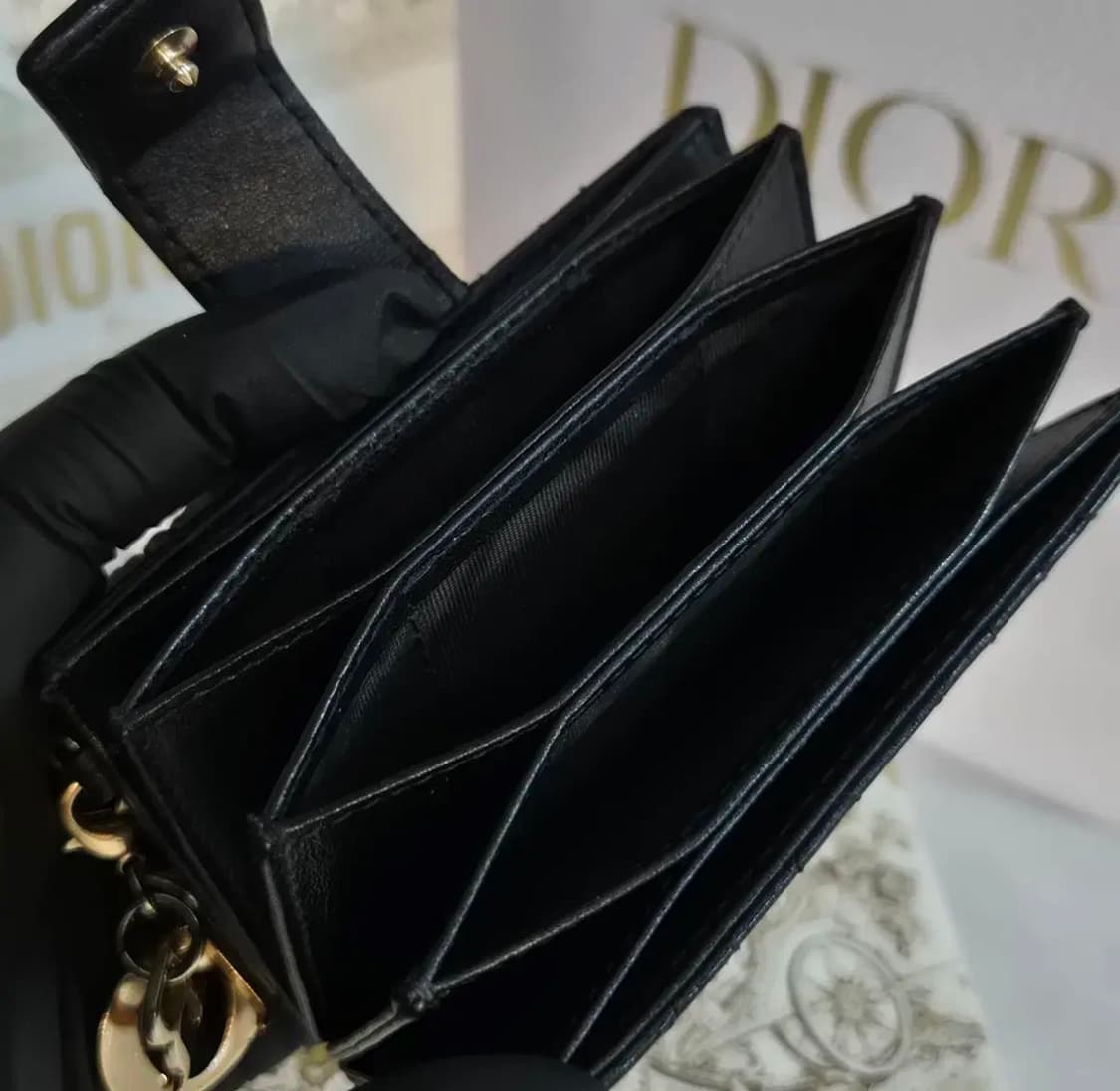 디올 아코디언 지갑 검정 무광 상품이미지5
