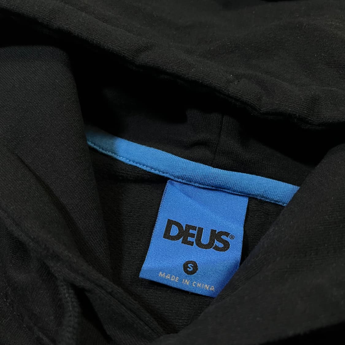 데우스 엑스 마키나 포켓 로고 후드티 상품이미지3