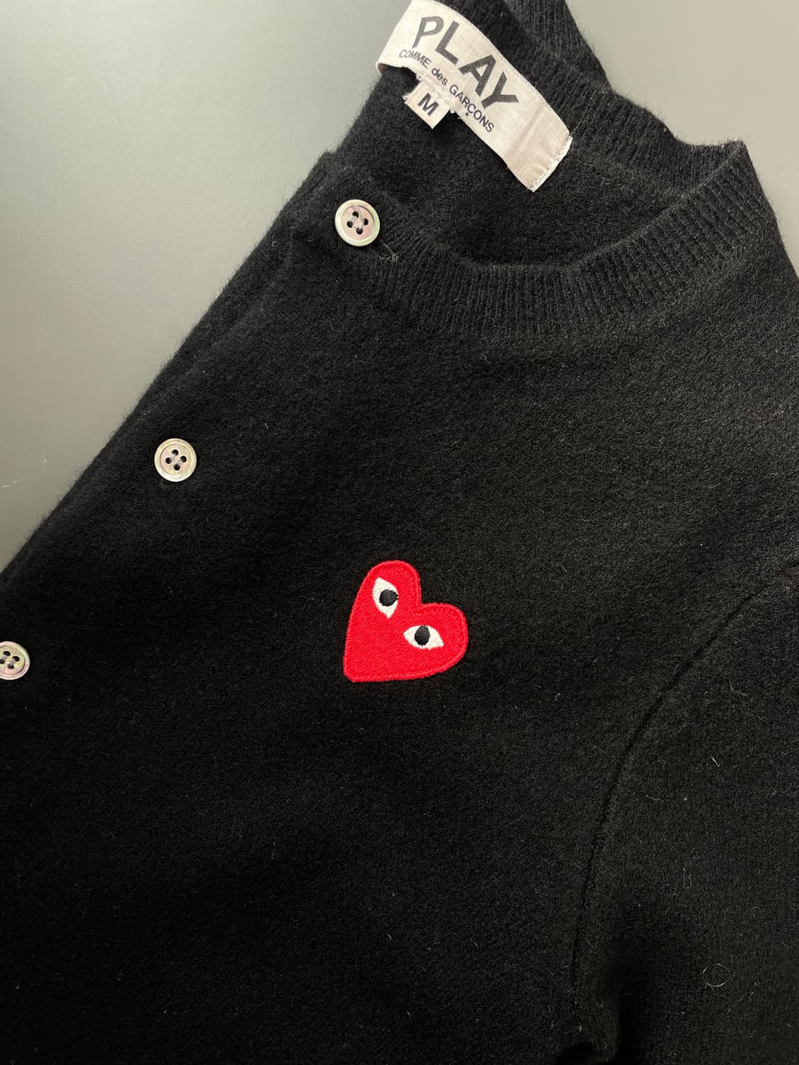 [M] 꼼데가르송 레드와펜 여성 울 가디건 상품이미지4