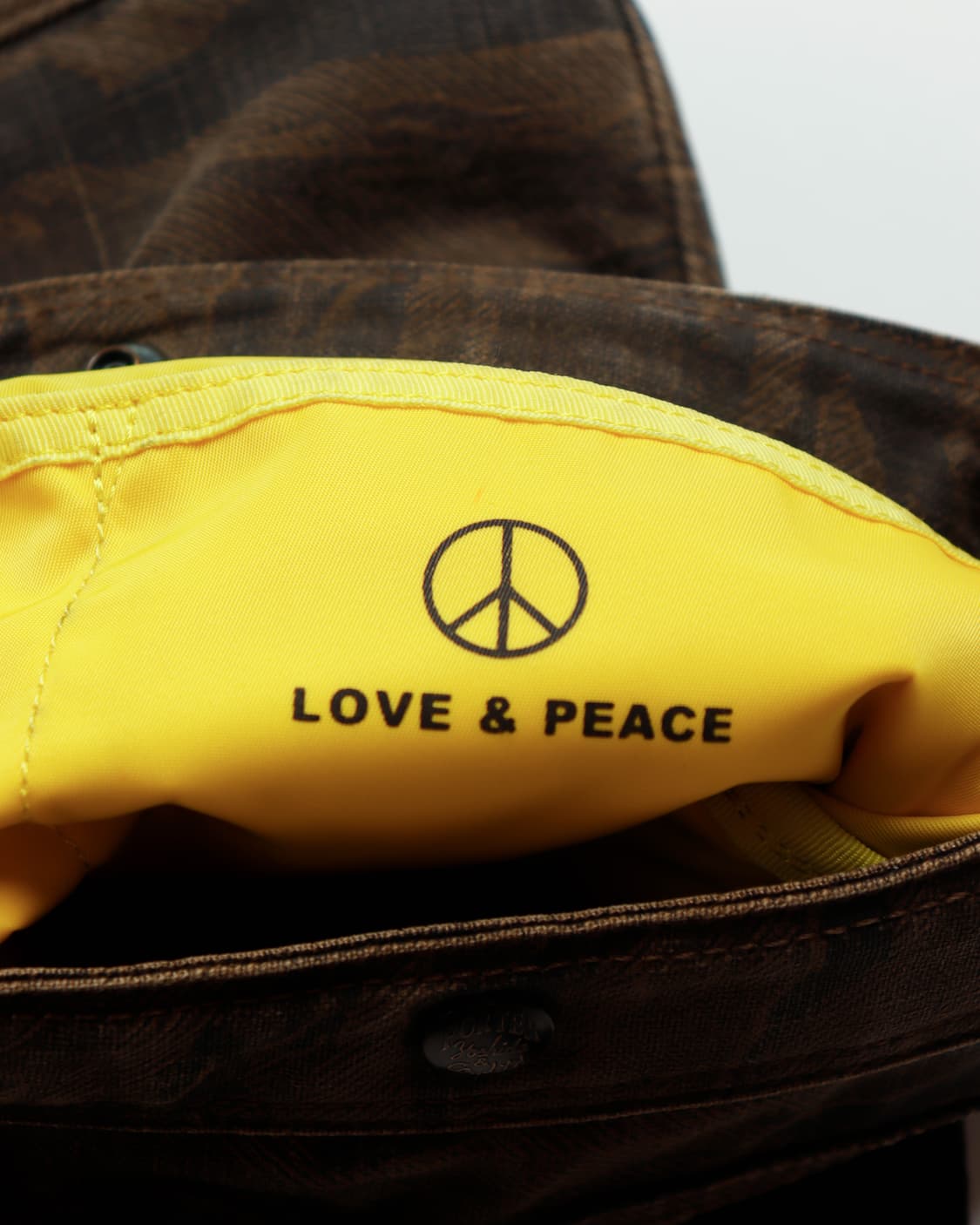 [PORTER] LOVE&PEACE 70주년 기념 타이거 카모 크로스백  상품이미지3