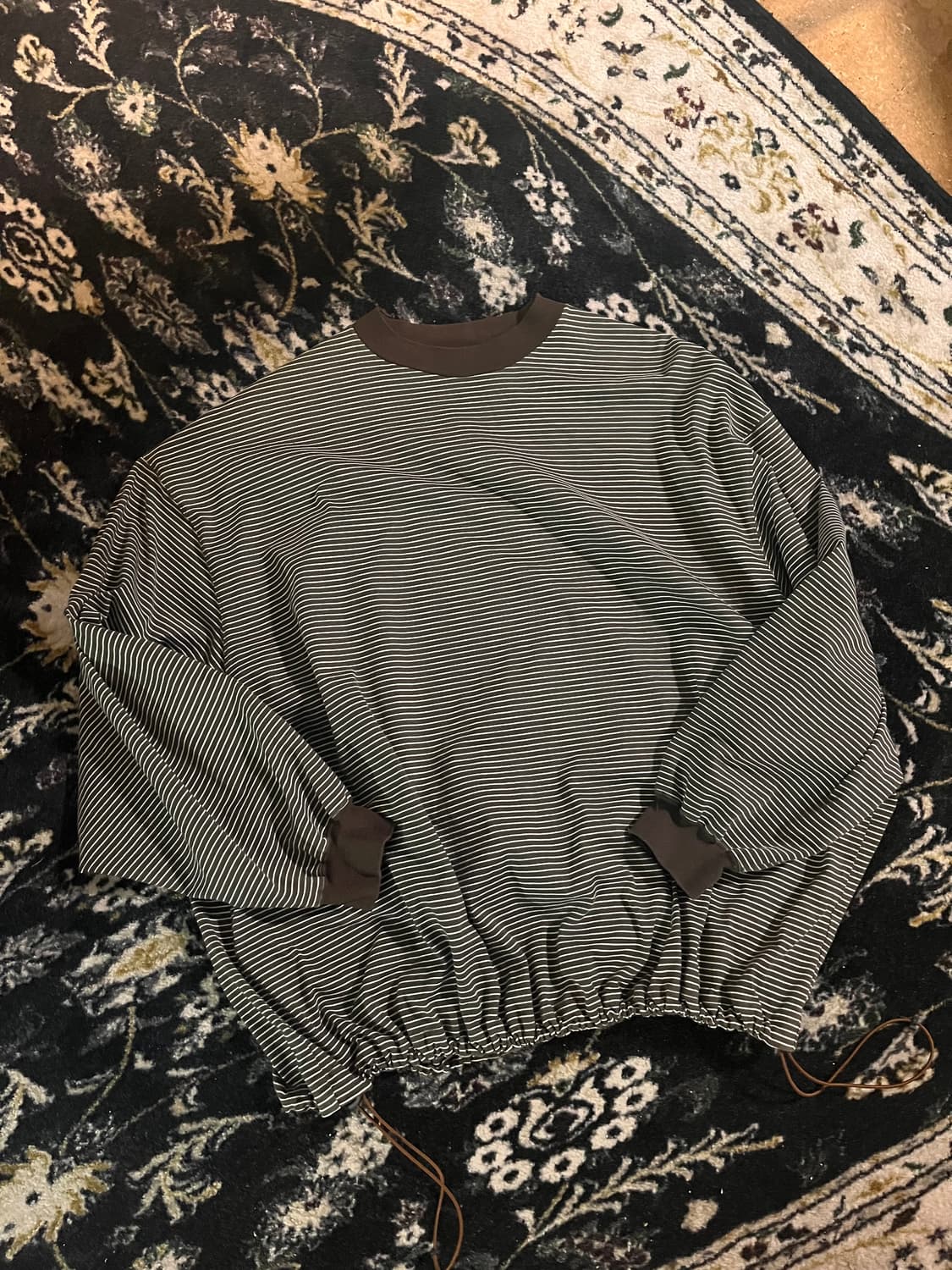 Is-ness 이즈네즈 벌룬 롱 슬리브 티셔츠 상품이미지1