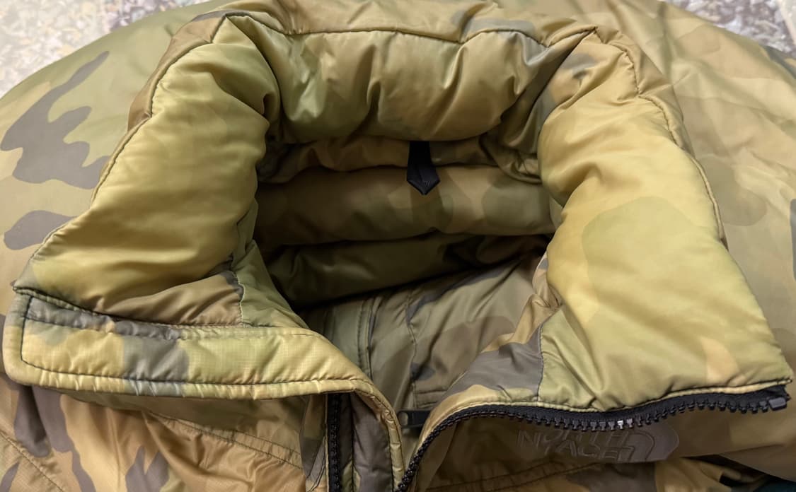 노스페이스 카모 센터로고 눕시 700 패딩 상품이미지5