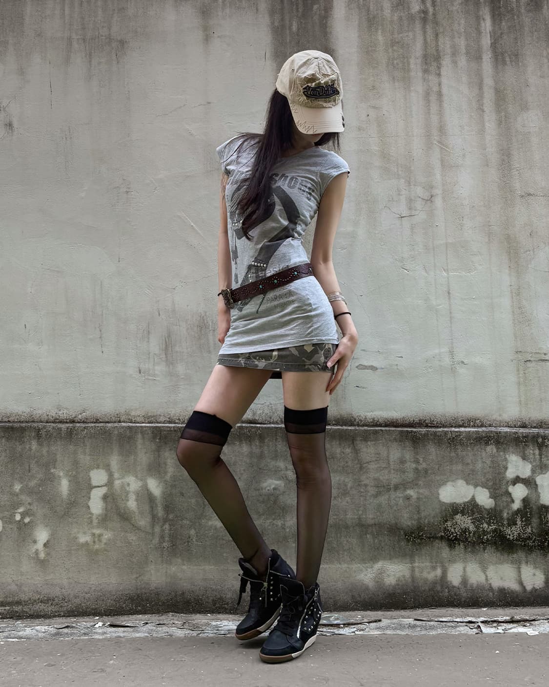 Y2K Glam Heel Graphic Slim T-shirts 상품이미지1