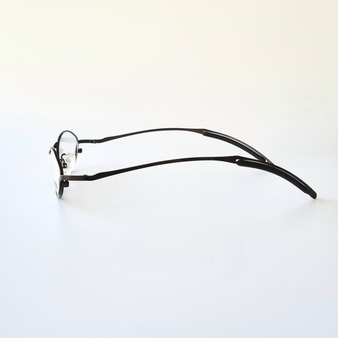 데드스탁 지적인 분위기를 완성하는 슬림 메탈 안경테 상품이미지3