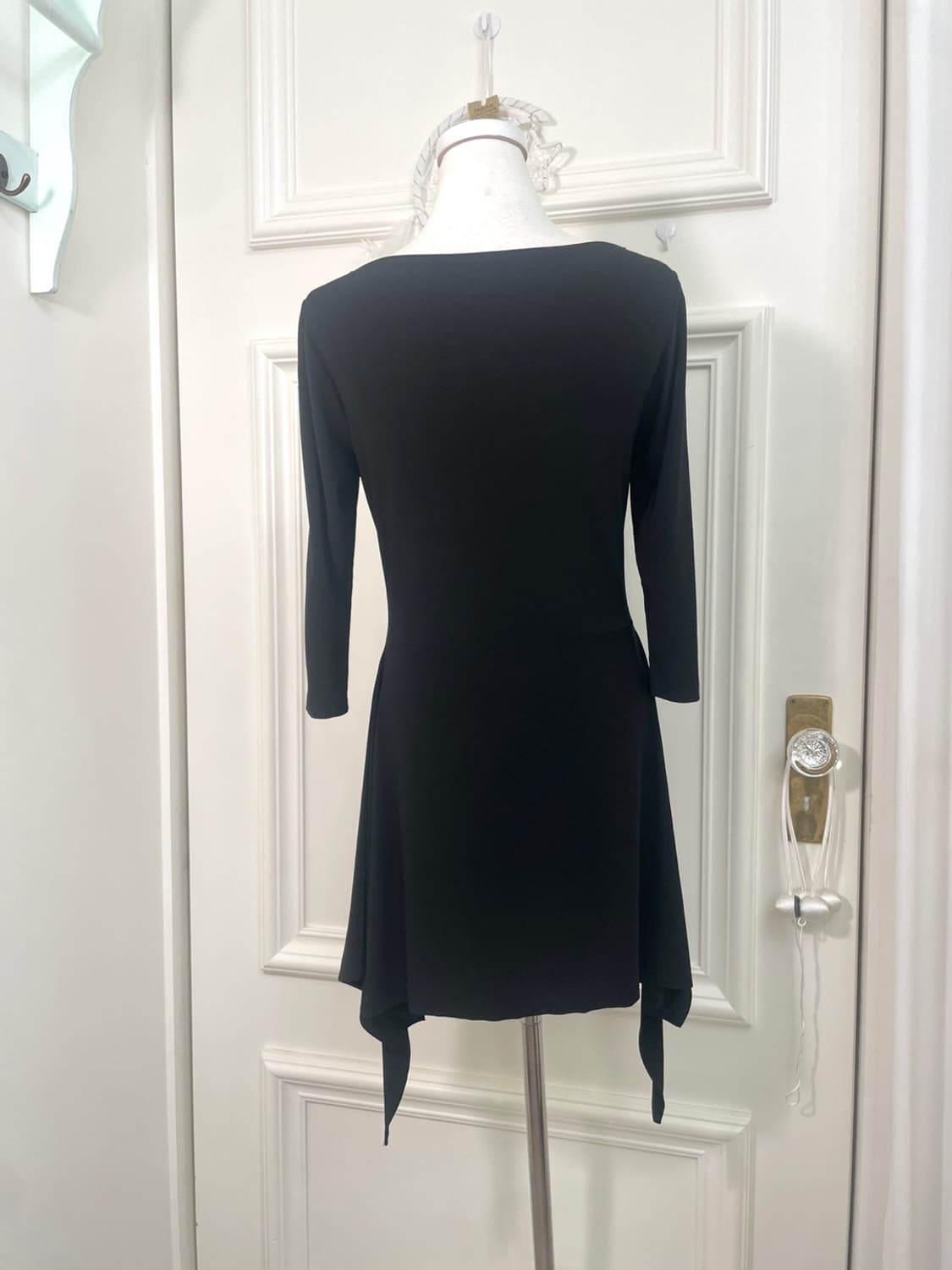 black rose detail ruffle side slit top 상품이미지3