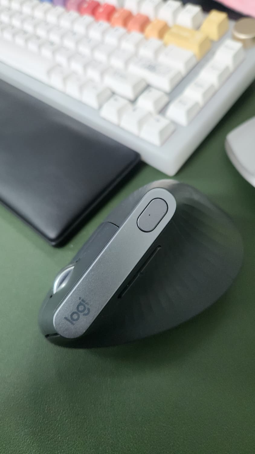 # 로지텍 MX Vertical 버티컬 마우스 / 인체공학마우스 어고노믹 상품이미지4