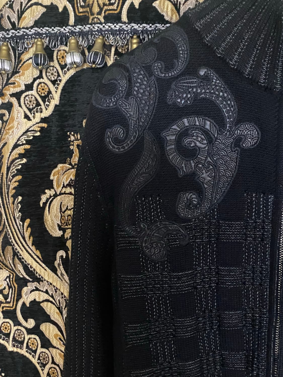 [정품] 베르사체 블랙 자카드 한정판 니트 집업 (Size 48) 상품이미지2