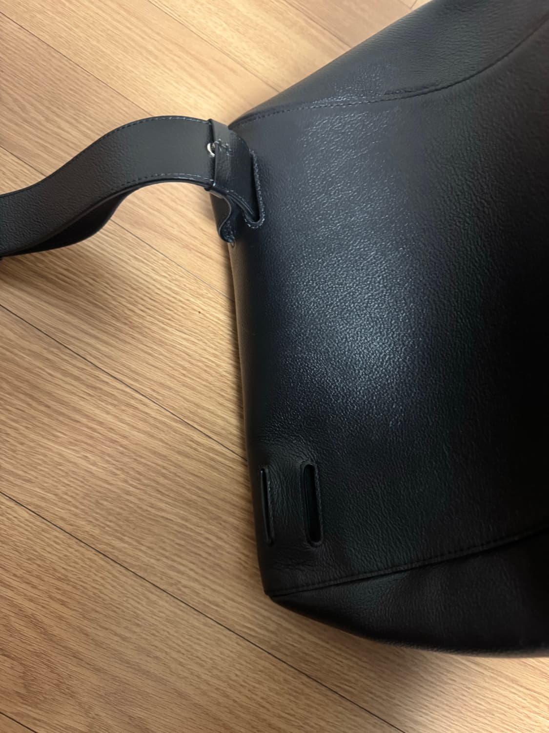 밈더워드로브 밈톤 슬링백 / 소가죽 상품이미지5