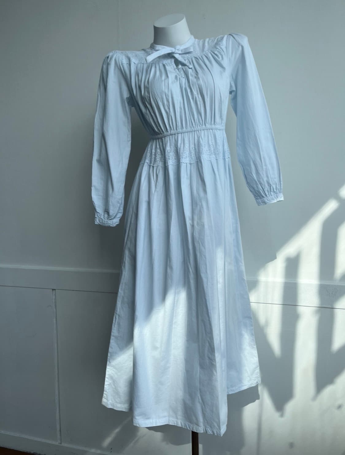 CRESSENT 코티지코어 화이트 레이스 리본 롱 원피스 상품이미지1