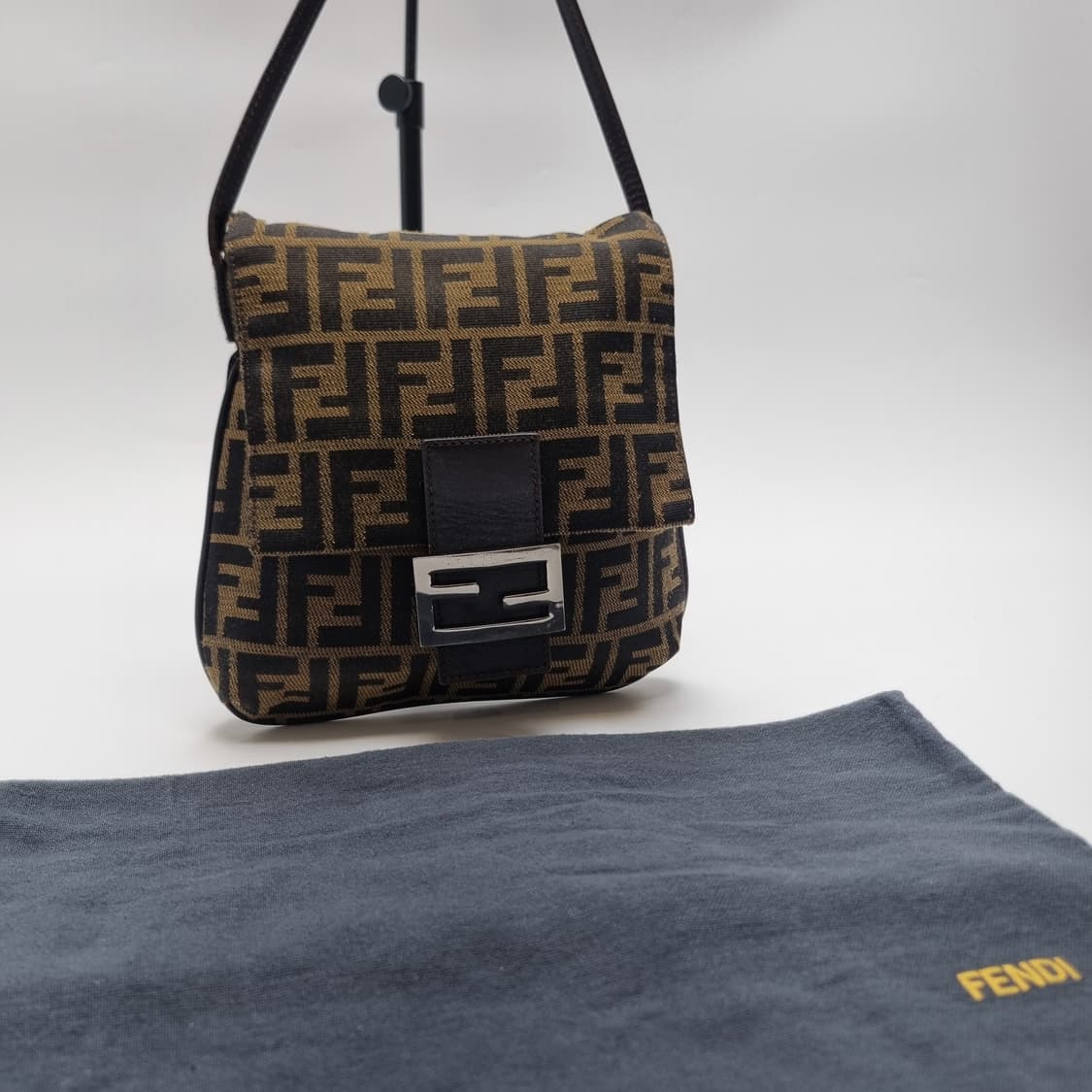 펜디 FENDI 주카 캔버스 브라운 숄더백 (최상급 크로스백) 상품이미지3