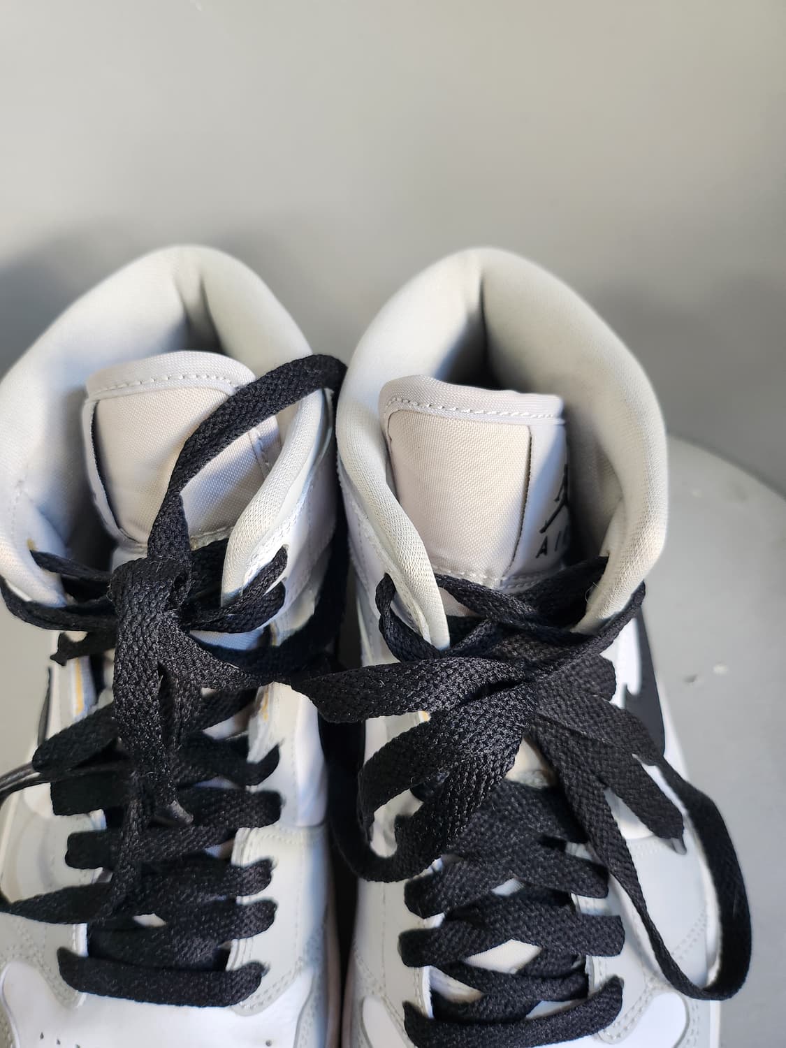 나이키 에어조던 1미드 우먼스 라이트 스모크 그레이 상품이미지7