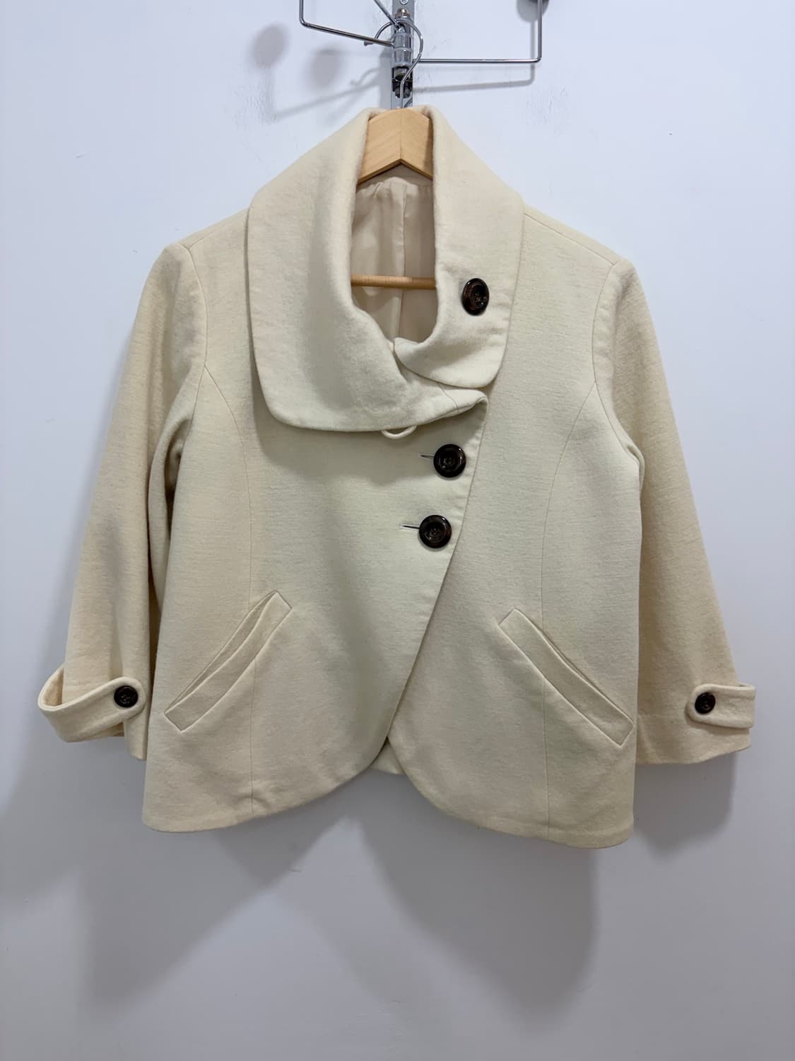 아이보리 단추 만두카라 자켓 숏코트 상품이미지5