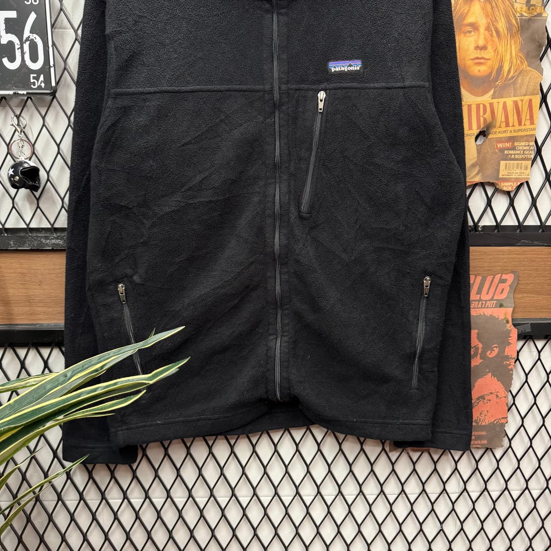 파타고니아 신칠라 베터 스웨터 집업 전면 집업 포켓 포인트 블랙 상품이미지4