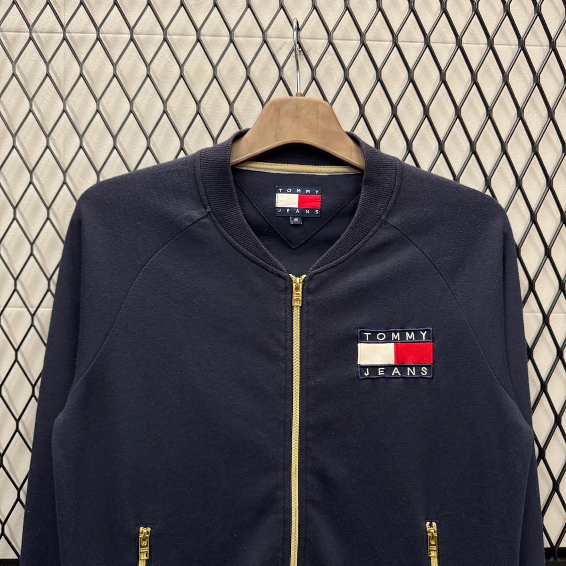 18F/W 타미힐피거 집업 자켓 헤리티지 플래그 금색 지퍼 디테일 네이비 상품이미지3