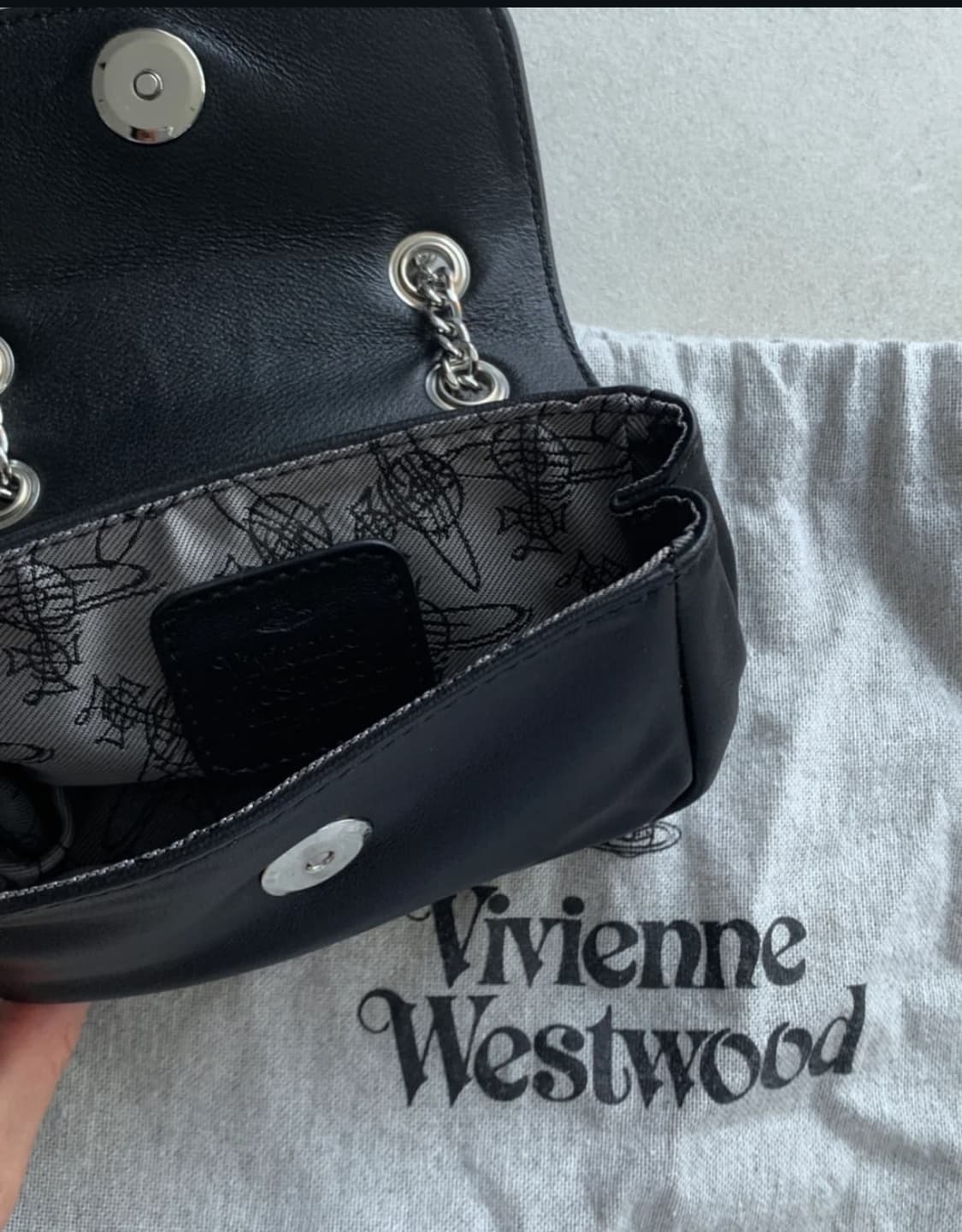 비비안웨스트우드 나파 스몰 펄스 체인 크로스백 상품이미지4