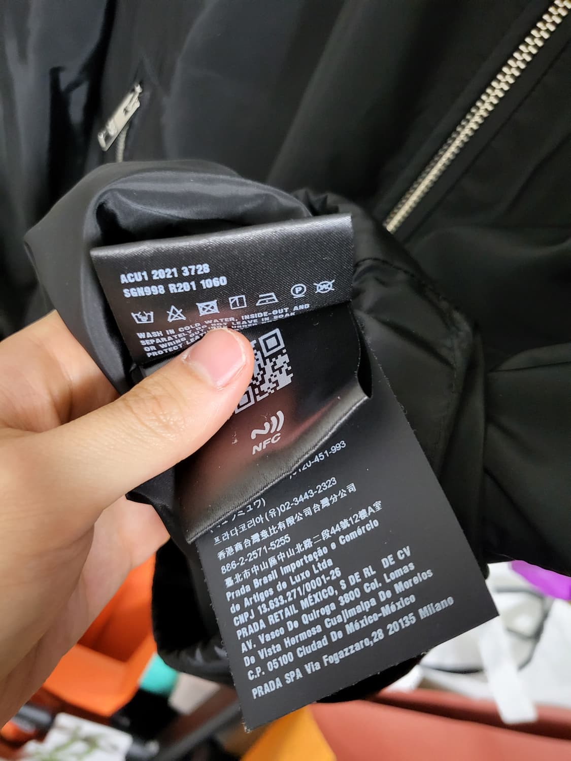 22SS 프라다 삼각로고 바람막이 자켓 50 블랙 상품이미지9