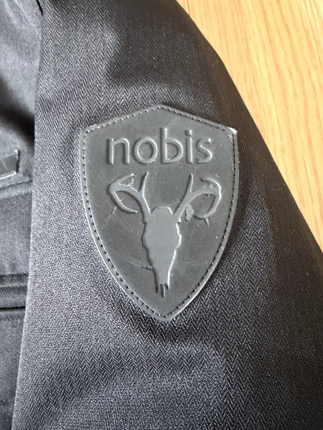 노비스 쉘비 블랙 XS 사이즈 판매합니다. 상품이미지7