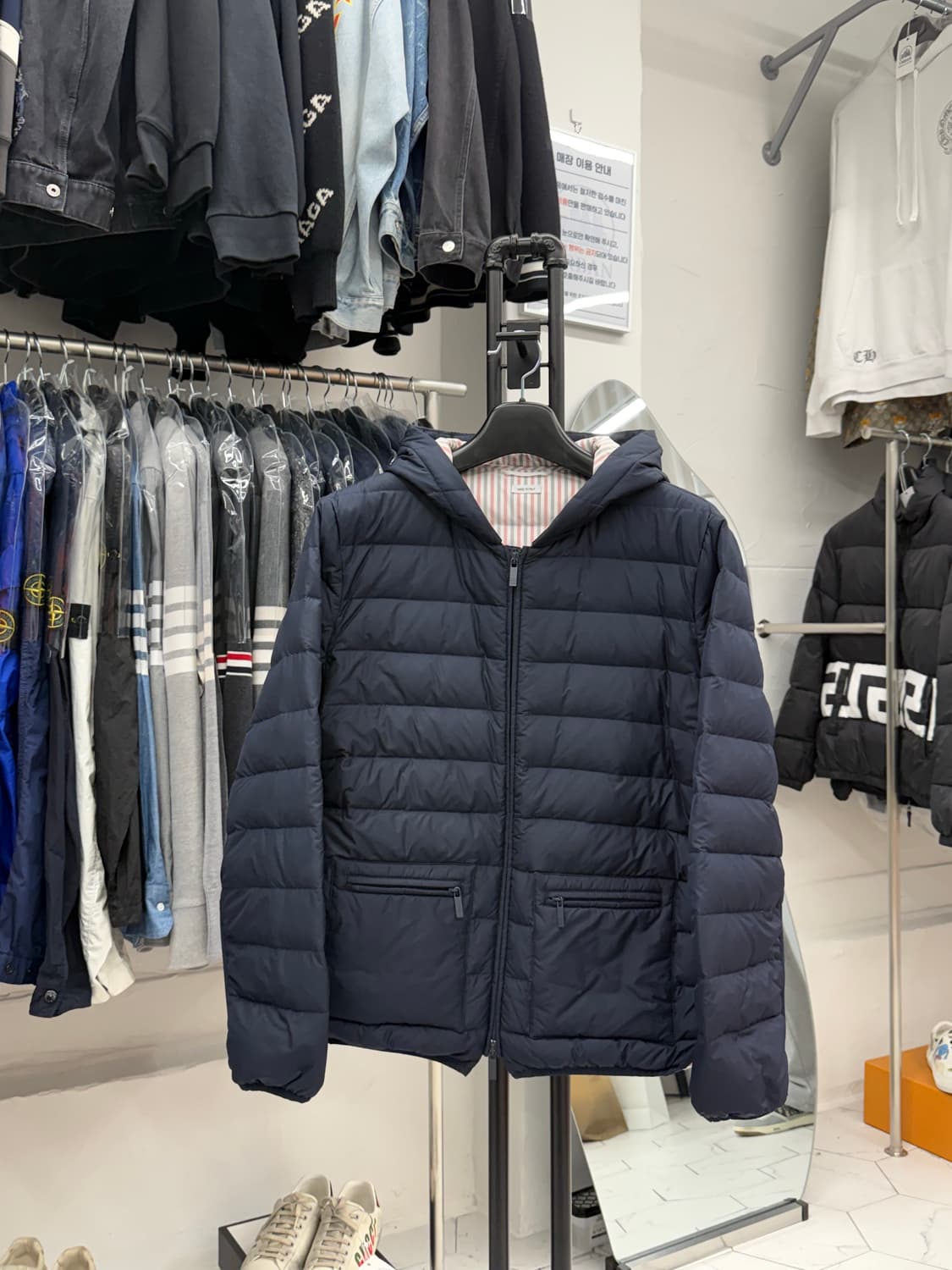 [2] 톰브라운 사선 후드 경량패딩 상품이미지1