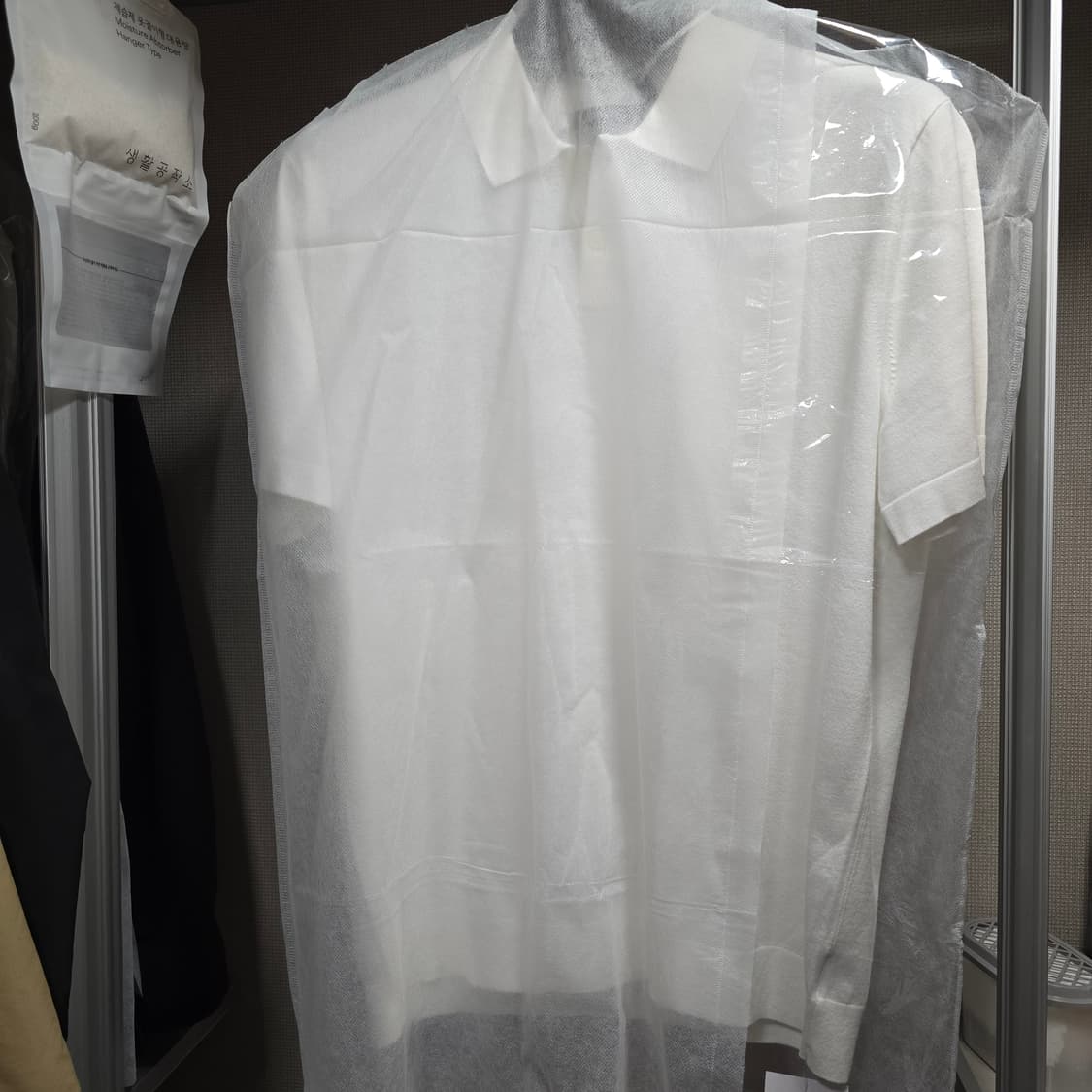 띠어리 고리스반팔 화이트 L 상품이미지3