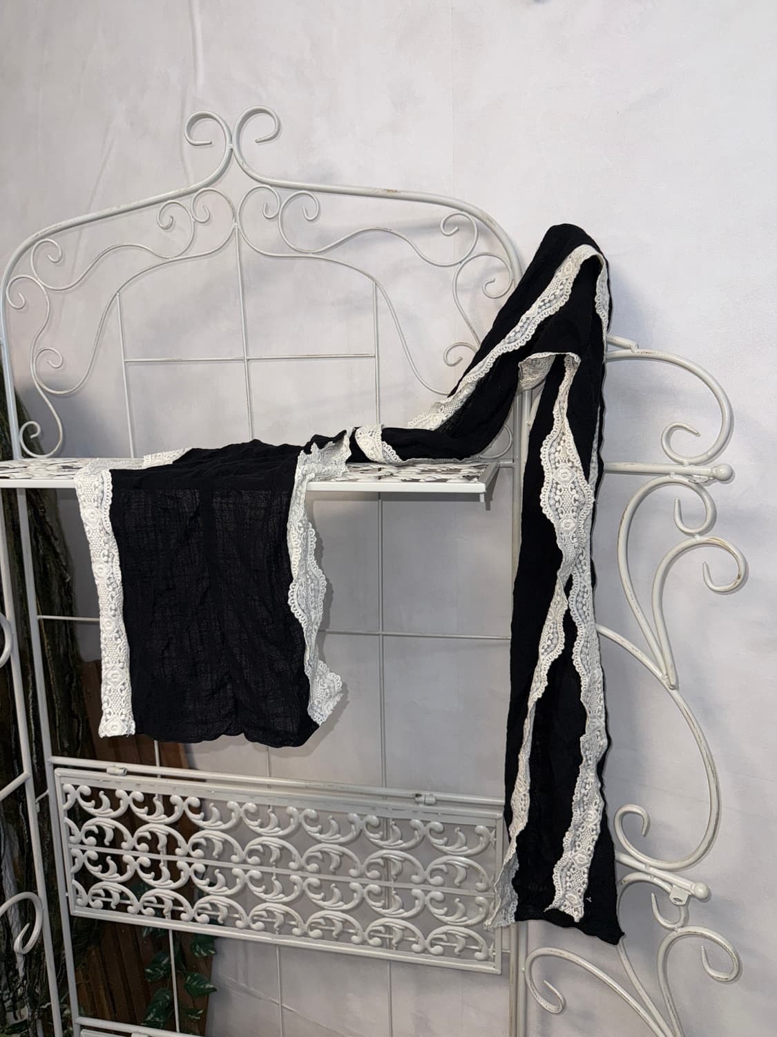 Black & white bohemian lace scarf 상품이미지2