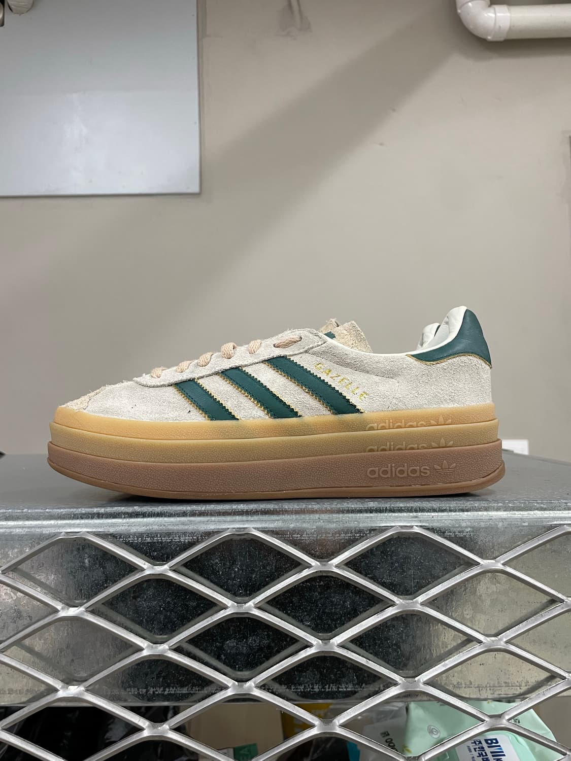 아디다스 가젤 볼드 크림 화이트 네이비 235 상품이미지1